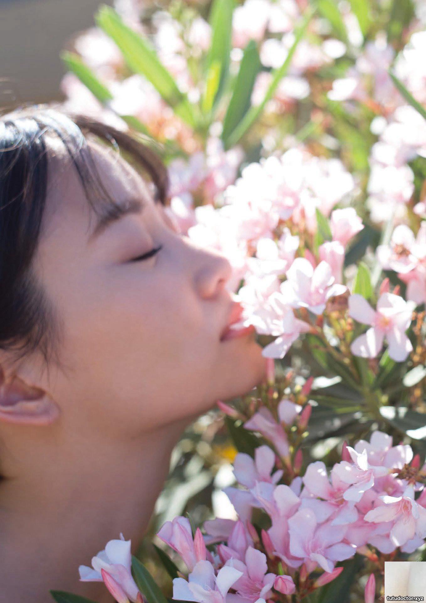 (Akari Yoshida) A girl’s breasts are full of pleasure (17P)