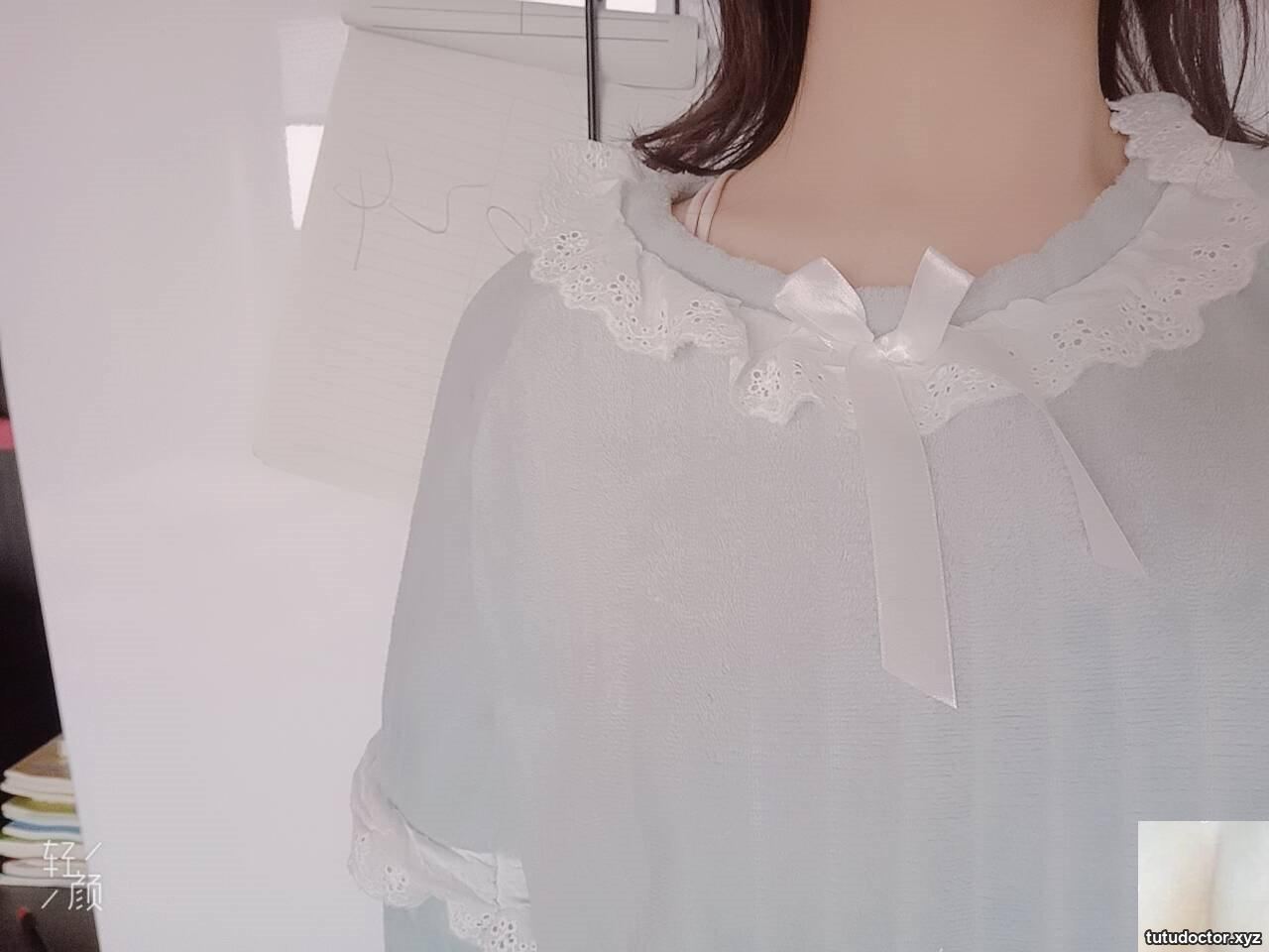 The nipples are soft, waxy and sweet, and the vagina is gurgling · photo 10 of 17
