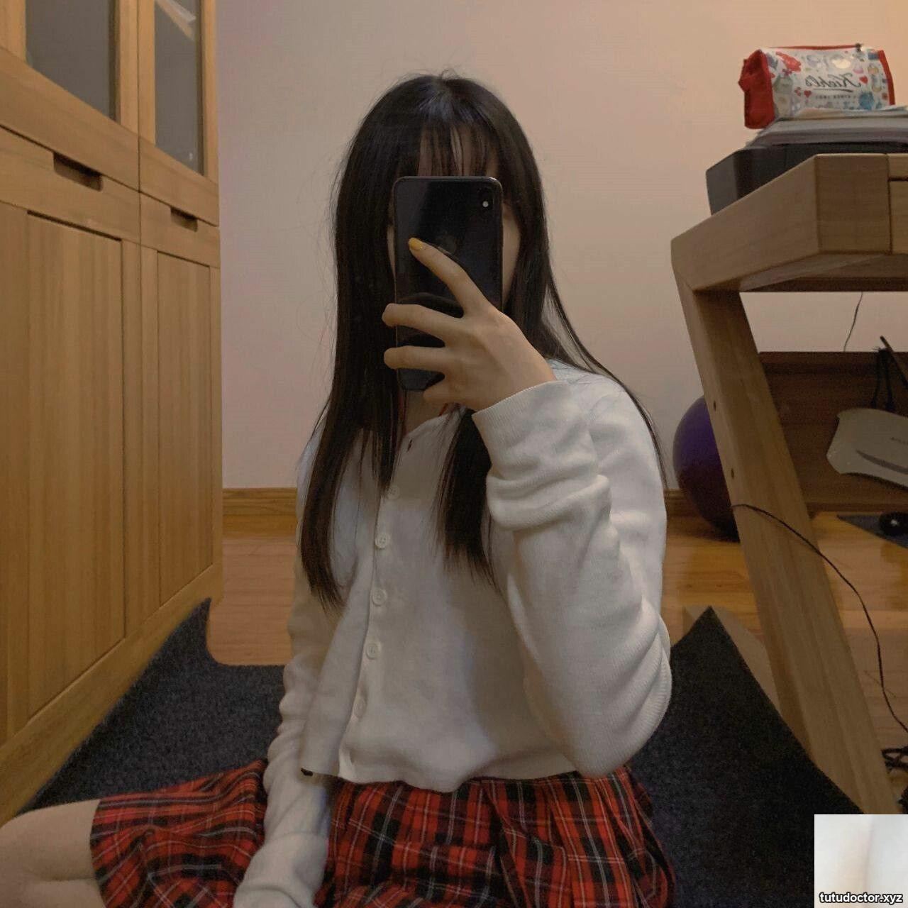 Hot girl brings her own toys(18P)