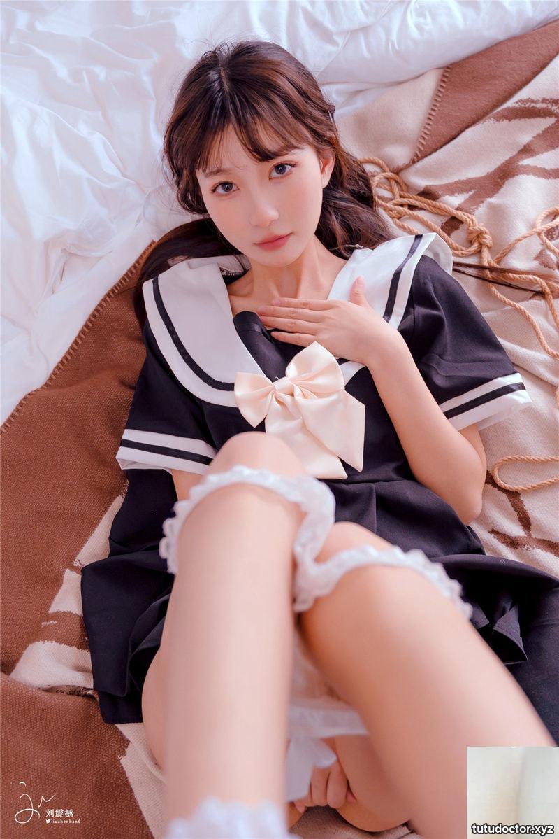Online Twitter private room photos of pink school girls (28P)