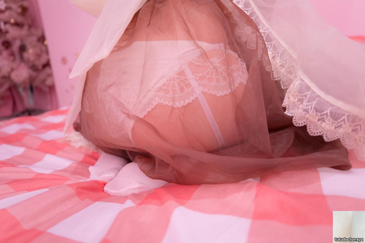 Mafuyu Kamirezakas looming body in a transparent maid outfit · photo 36 of 81