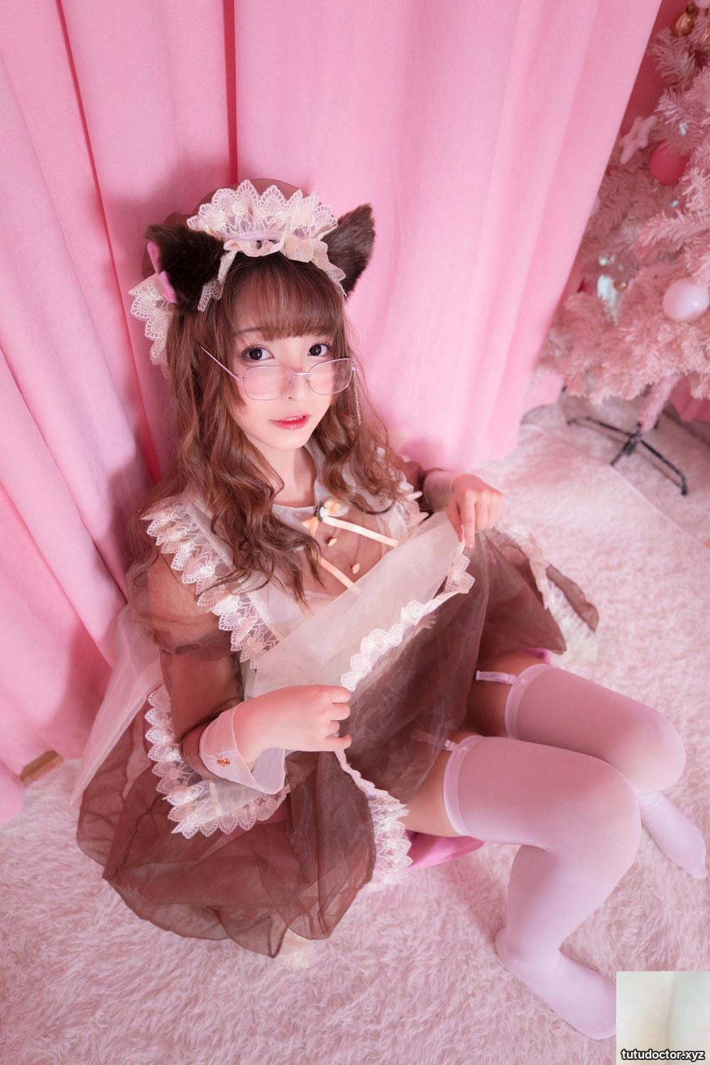 Mafuyu Kamirezakas looming body in a transparent maid outfit · photo 64 of 81