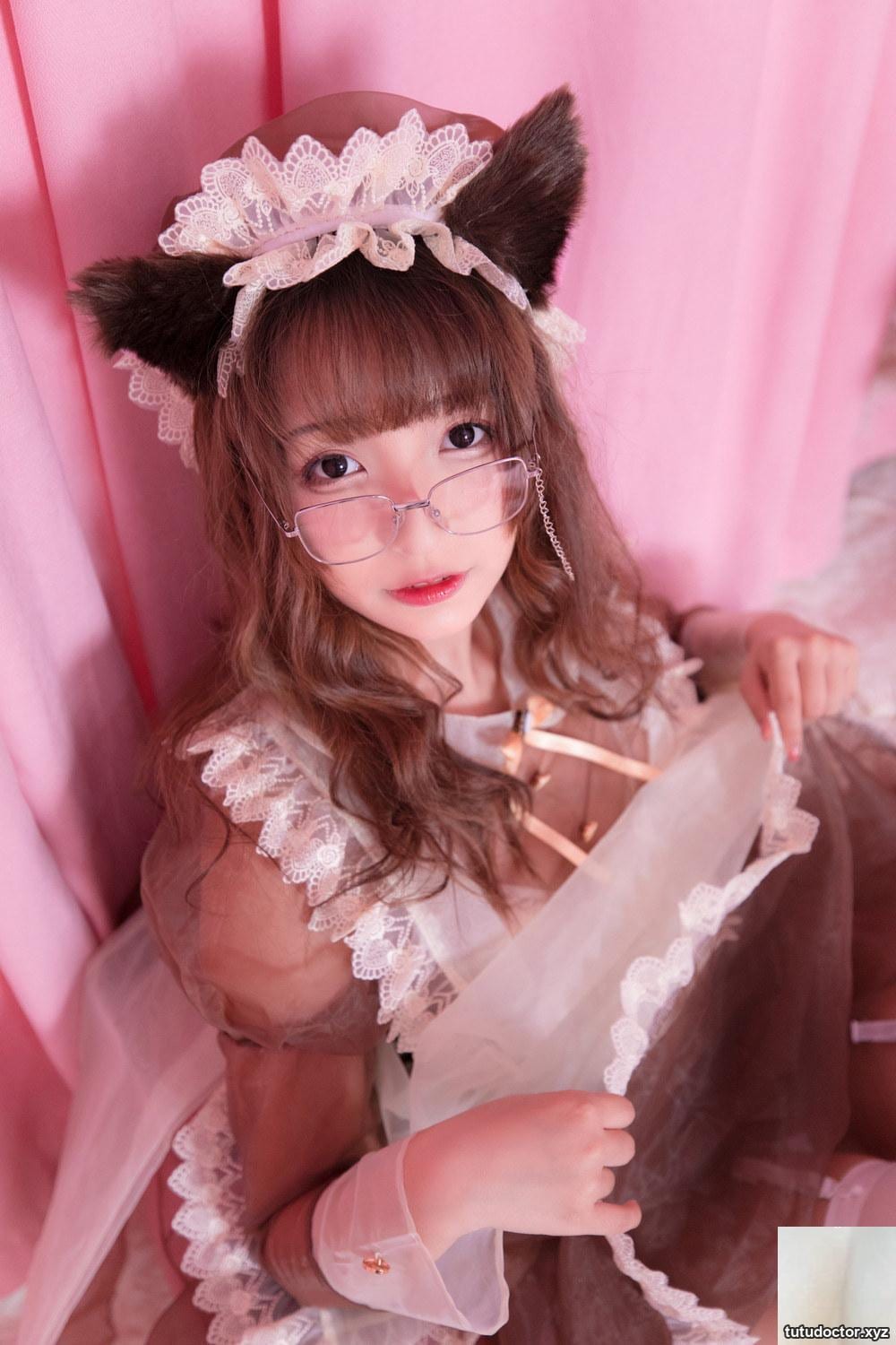 Mafuyu Kamirezakas looming body in a transparent maid outfit · photo 65 of 81