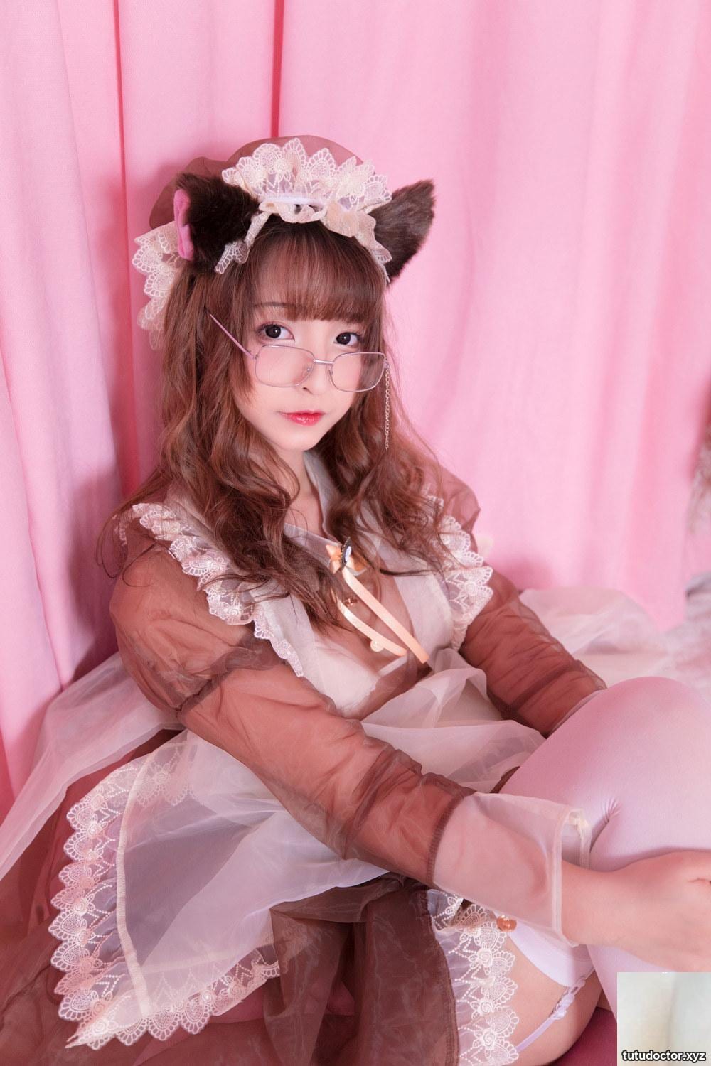 Mafuyu Kamirezakas looming body in a transparent maid outfit · photo 66 of 81