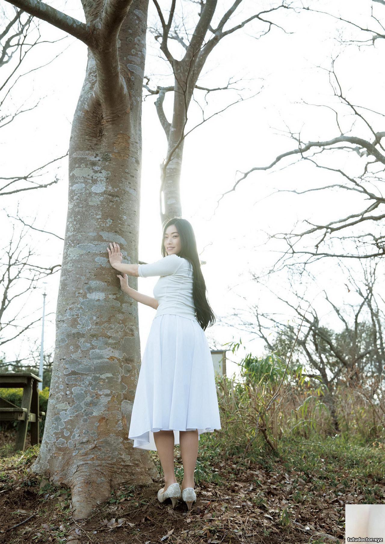 The elegant beauty exudes a strong milky fragrance · photo 2 of 22