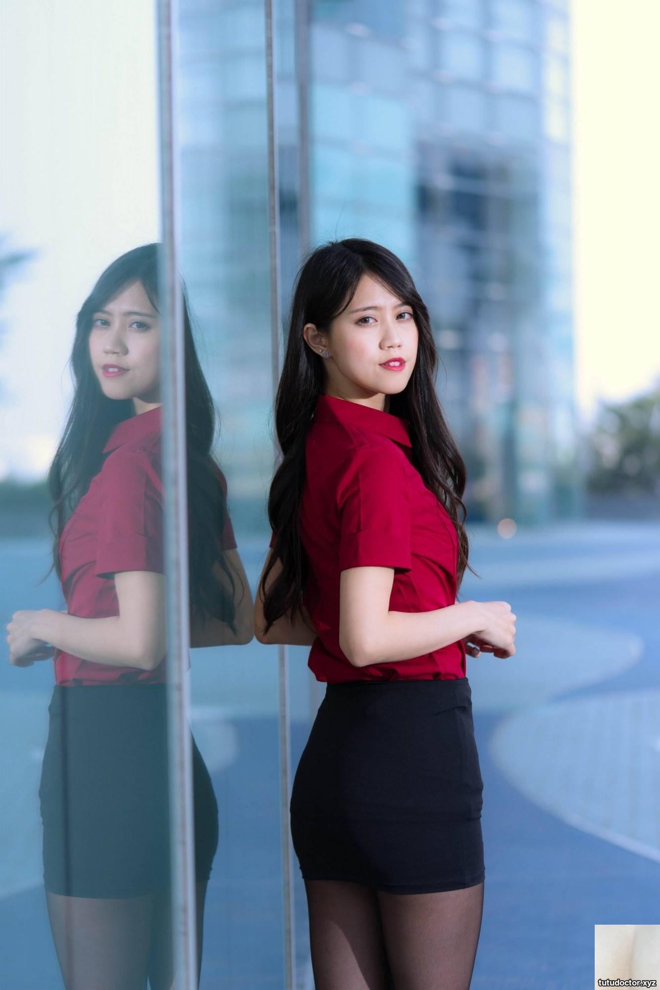 Long-legged beauty model Xintian OL red shirt, black stockings · photo 47 of 89