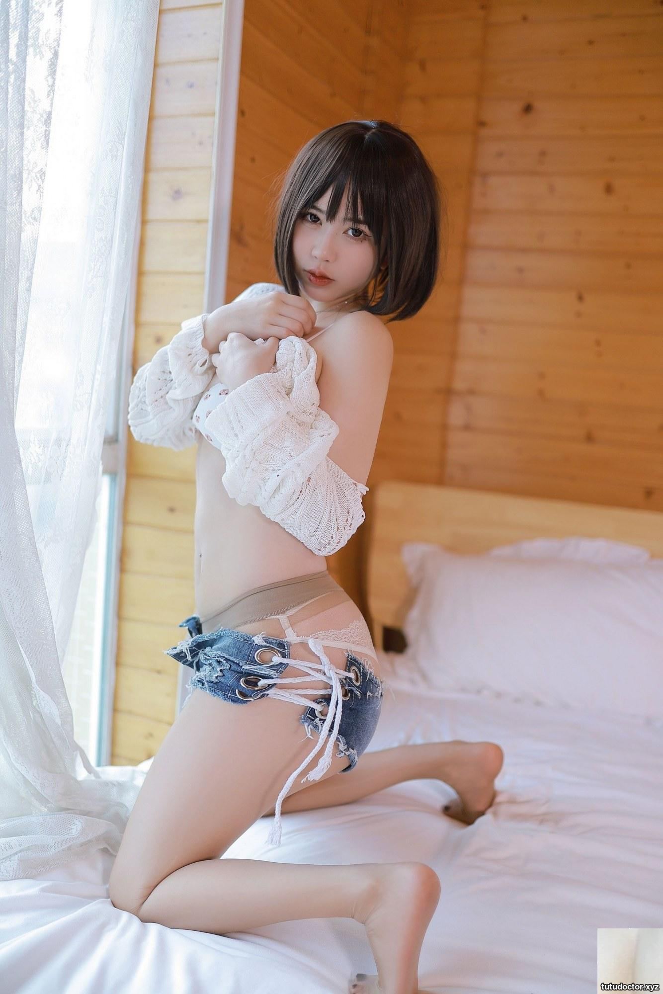 Tina is so charming, a gentle girl with short hair · photo 10 of 52