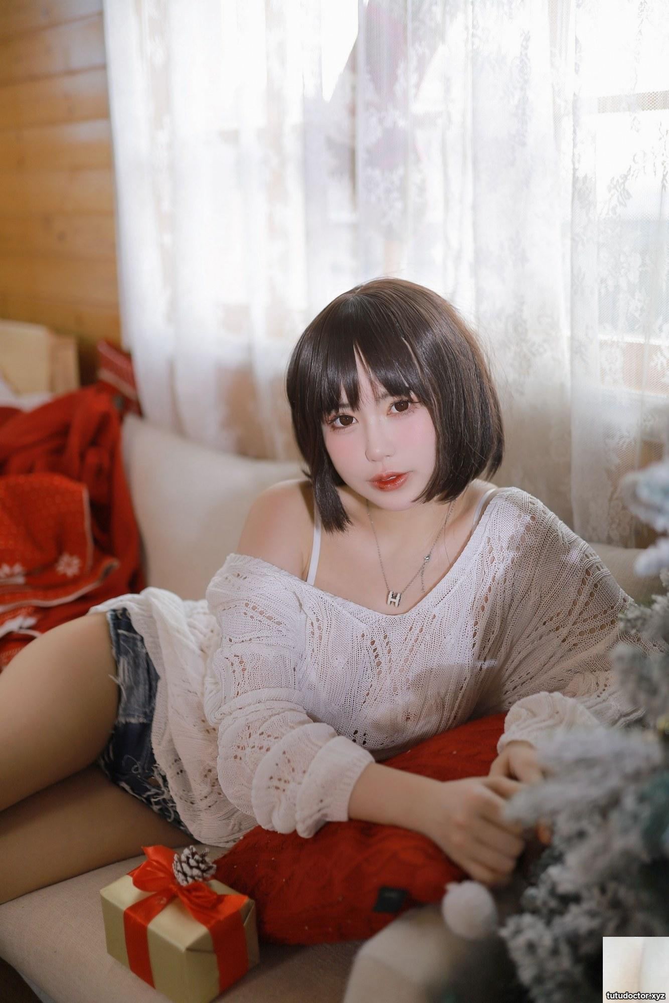 Tina is so charming, a gentle girl with short hair · photo 42 of 52