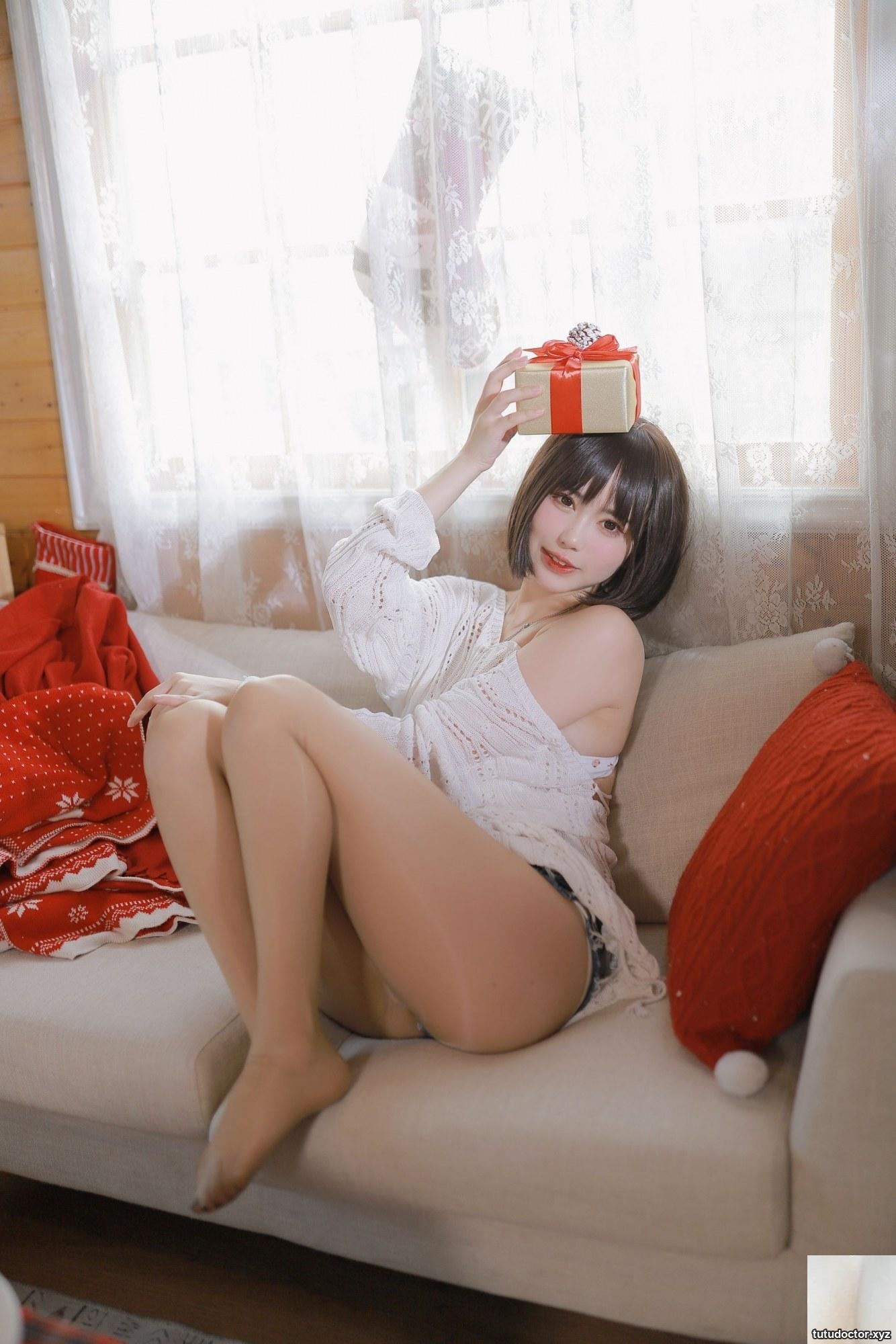 Tina is so charming, a gentle girl with short hair · photo 43 of 52