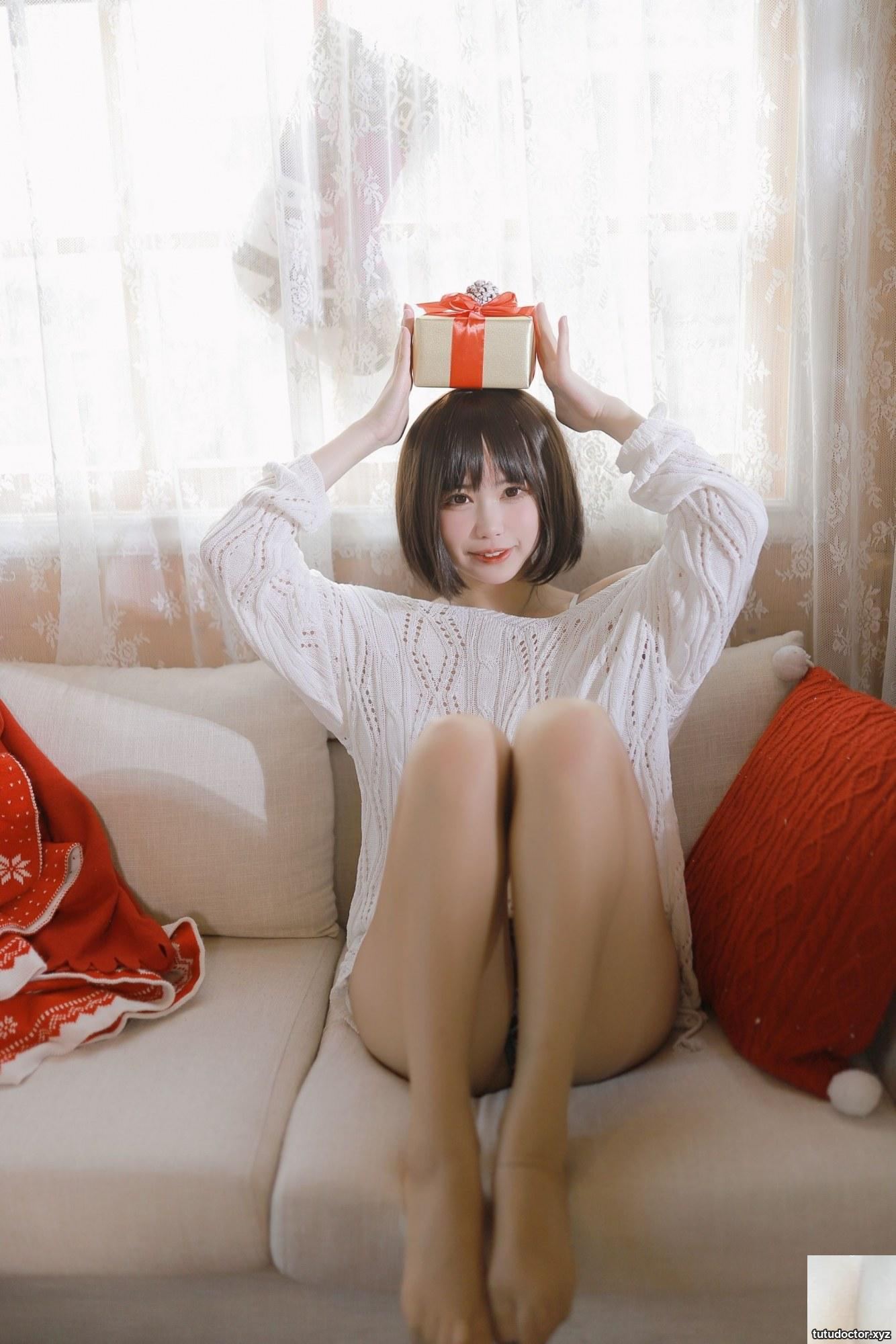 Tina is so charming, a gentle girl with short hair · photo 46 of 52