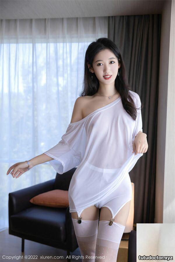 Its so bad. How can I stand pulling my pants like this-Tang Anqi · photo 68 of 84