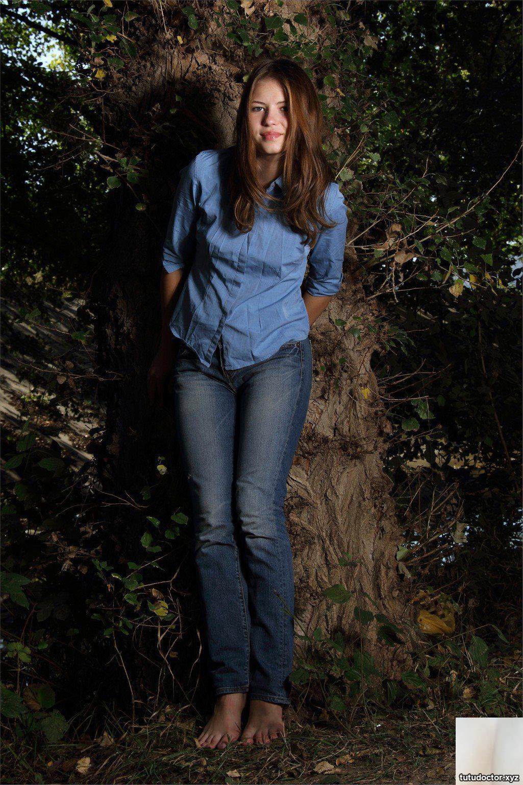 Jenna – Naked in the Forest (82P)