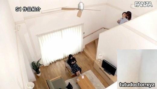 Sayaka Otoshiro: Even though my girlfriend is next to me, he · photo 29 of 60