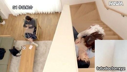 Sayaka Otoshiro: Even though my girlfriend is next to me, he · photo 31 of 60