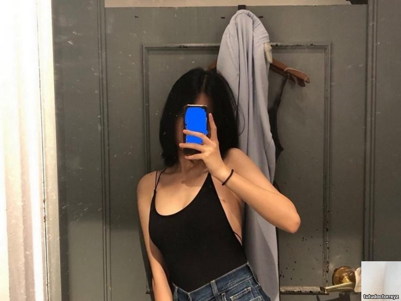 My girlfriend is having sex in the fitting room of the shopping · photo 9 of 11