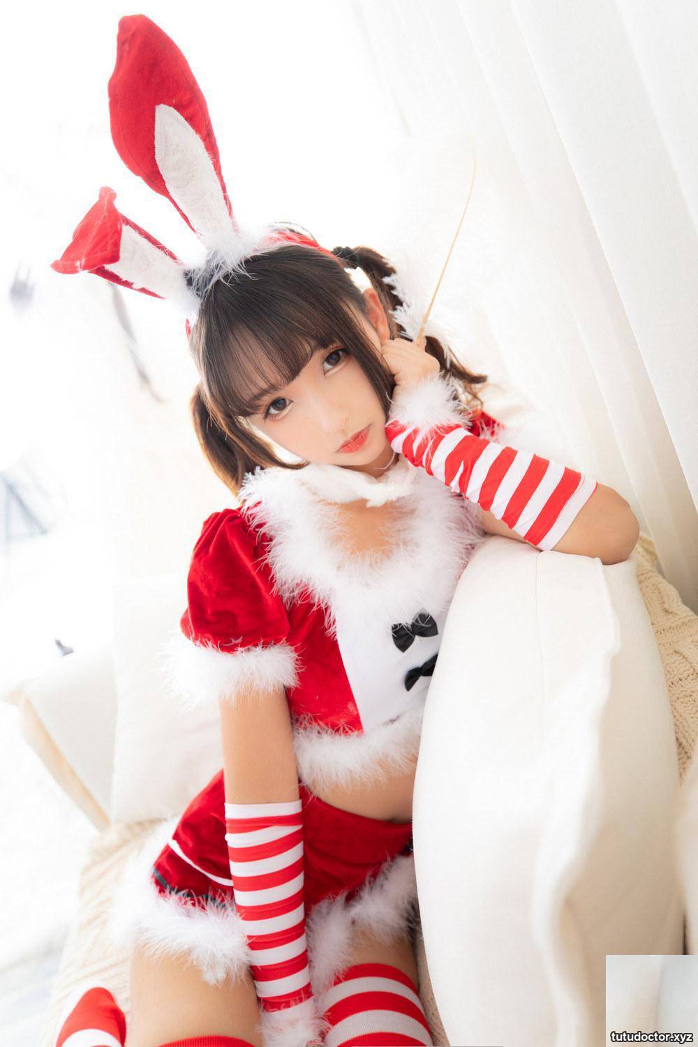 Kanamezaka Mafuyus Christmas Girls 4 red and white striped socks · photo 48 of 73