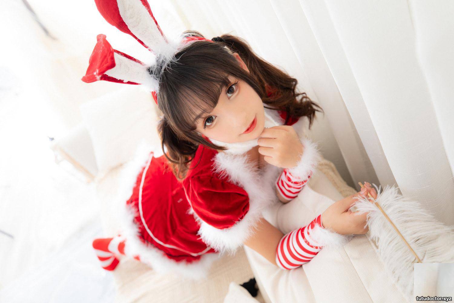 Kanamezaka Mafuyus Christmas Girls 4 red and white striped socks · photo 53 of 73