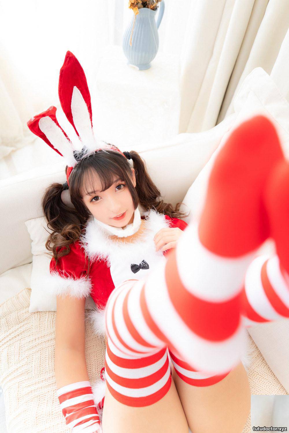 Kanamezaka Mafuyus Christmas Girls 4 red and white striped socks · photo 58 of 73