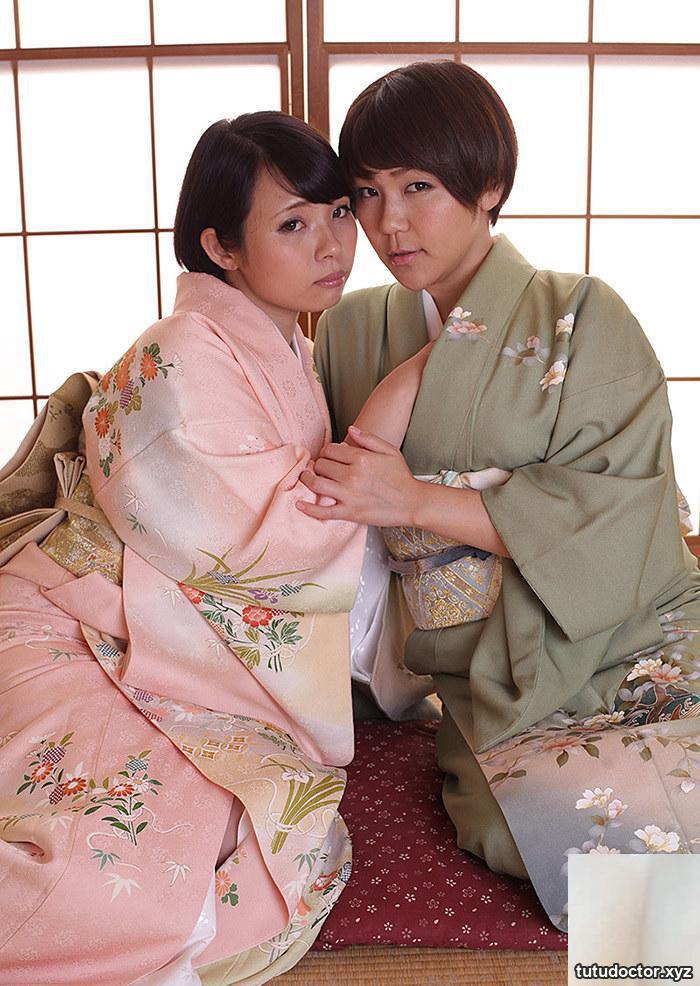 Sakuya Nishizono, Miu Yuuki: Happy New Year! Drunk, loud and · photo 5 of 40