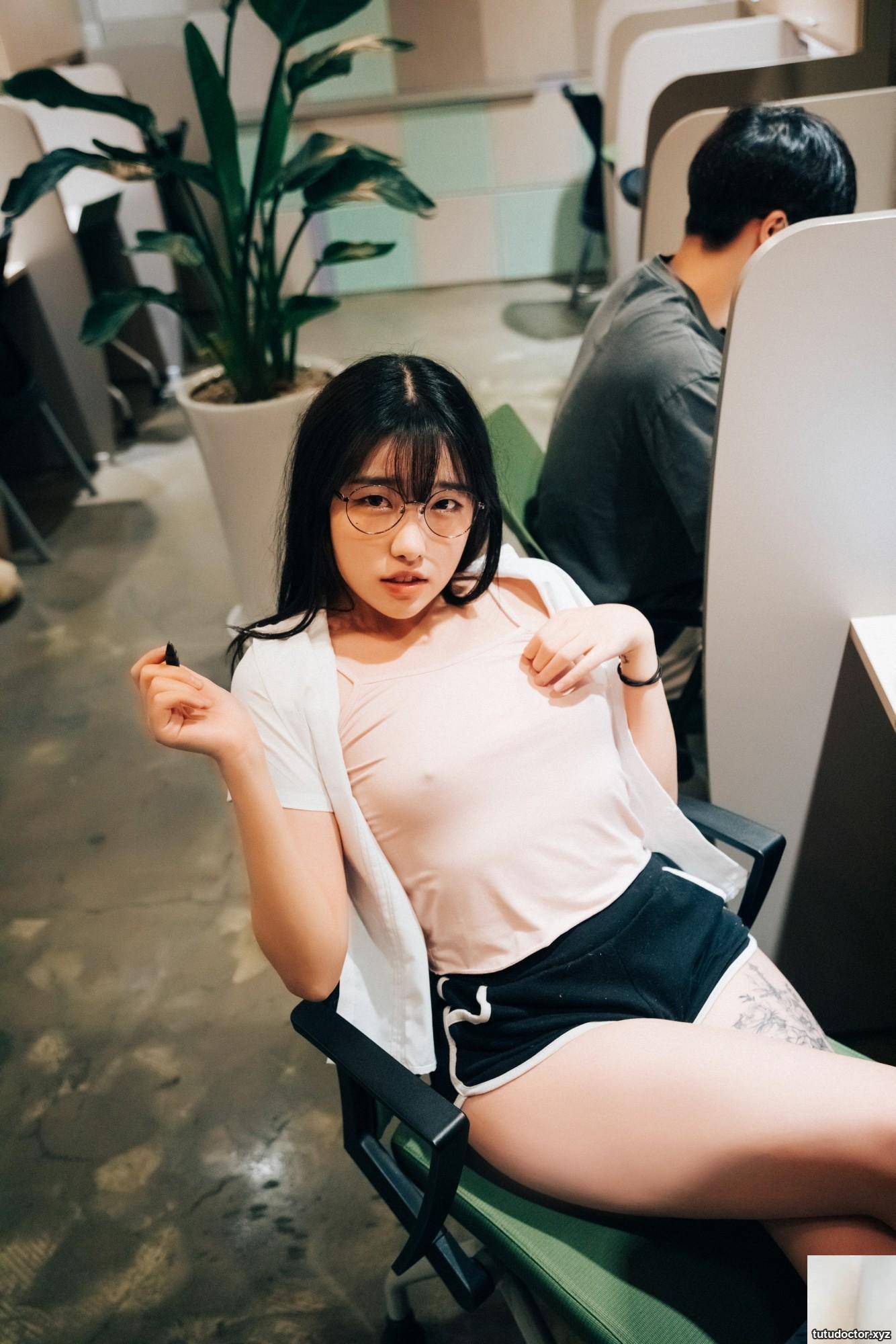 Sonson (손손) Library Girl 2 exposes her tender breasts and makes · photo 32 of 67
