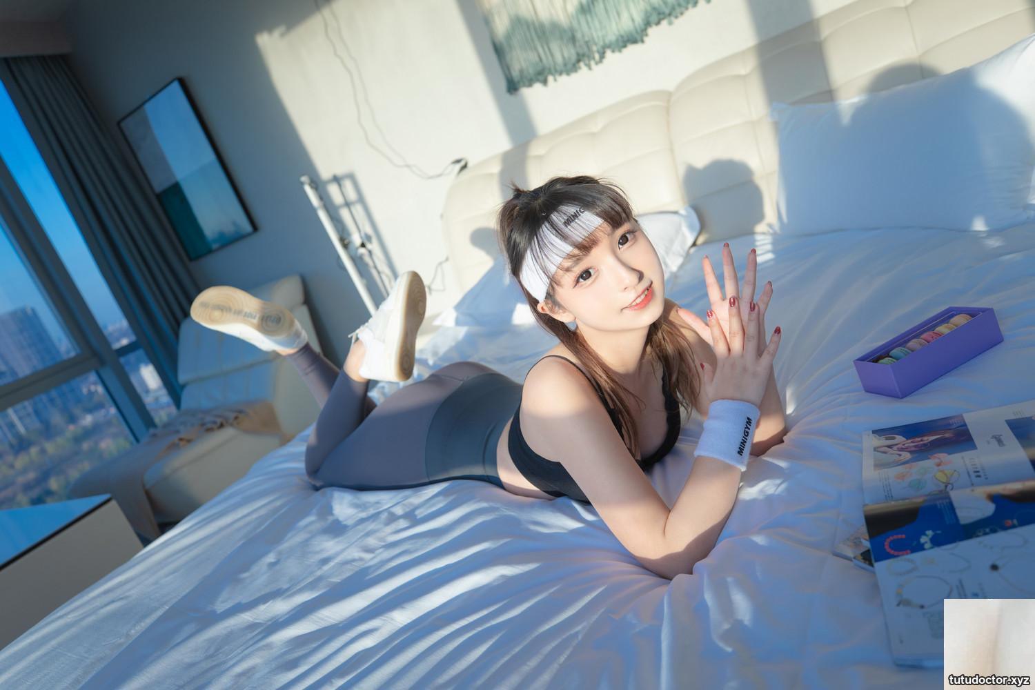 Kanamezaka Mafuyus Yoga Clothing beautiful buttocks curve is so · photo 5 of 46