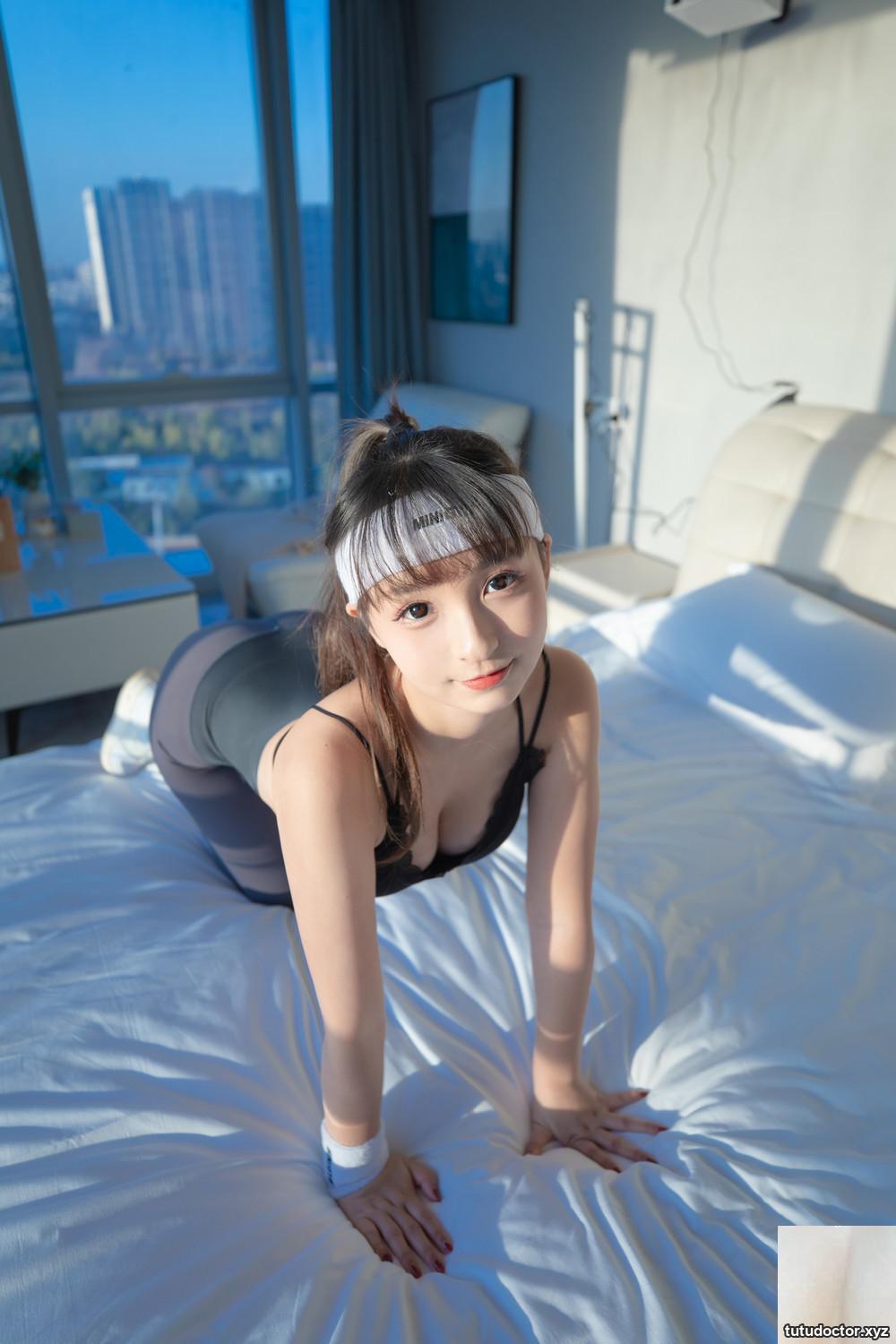 Kanamezaka Mafuyus Yoga Clothing beautiful buttocks curve is so · photo 7 of 46