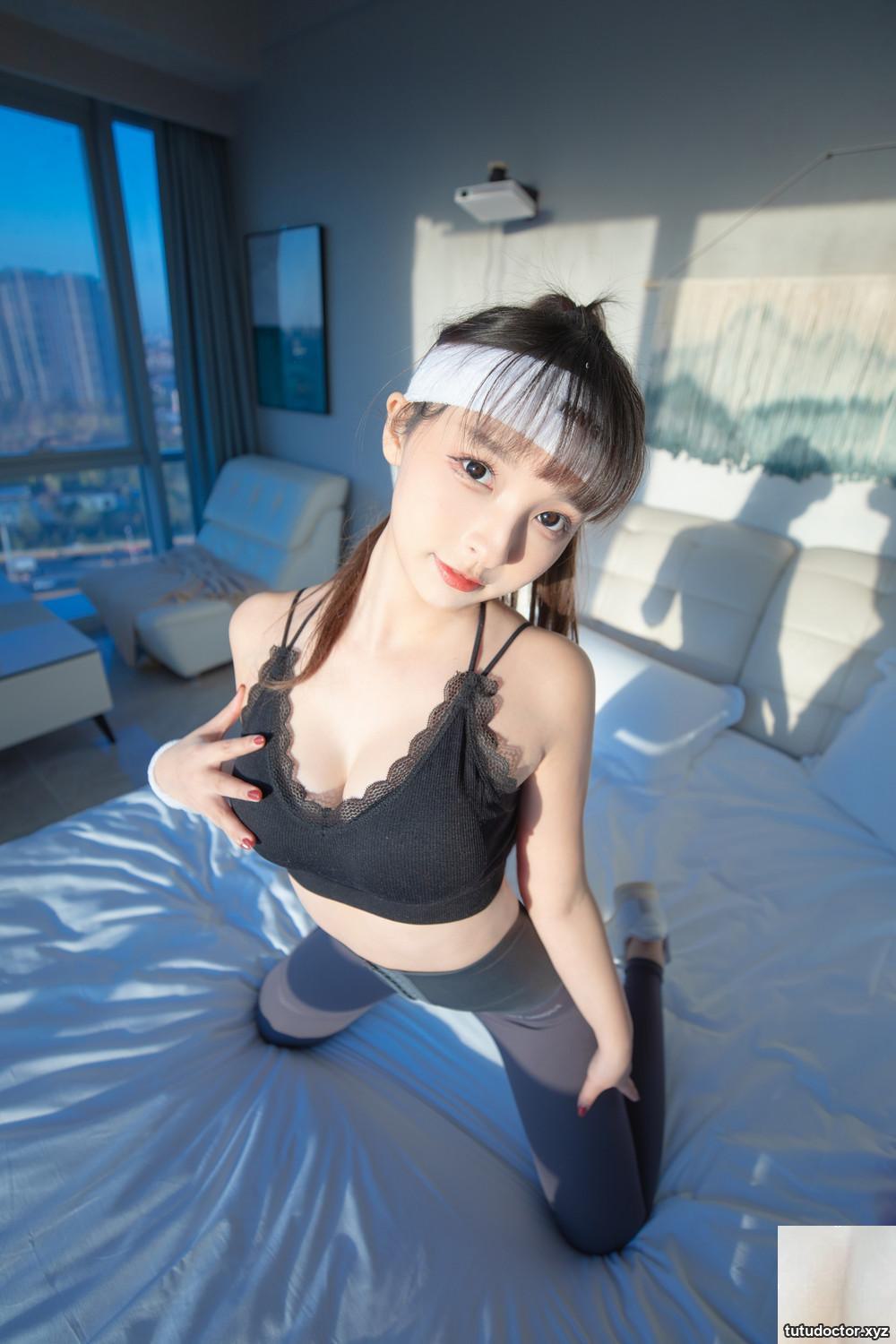 Kanamezaka Mafuyus Yoga Clothing beautiful buttocks curve is so · photo 12 of 46