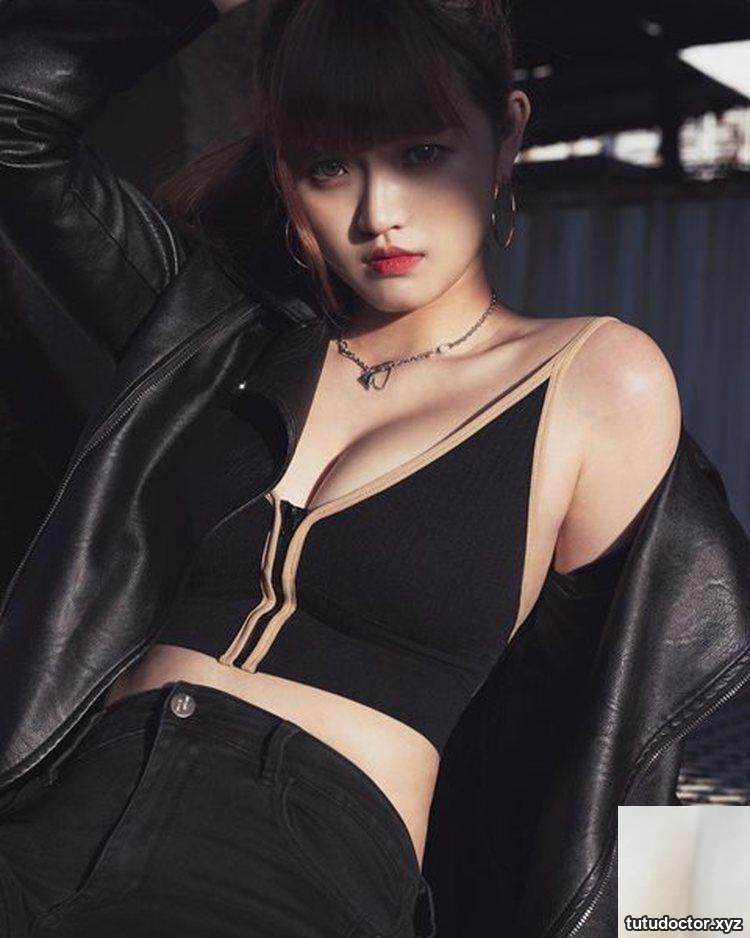 The charming goddess Zhang Yuxin has a tight waistline + a plump · photo 12 of 20