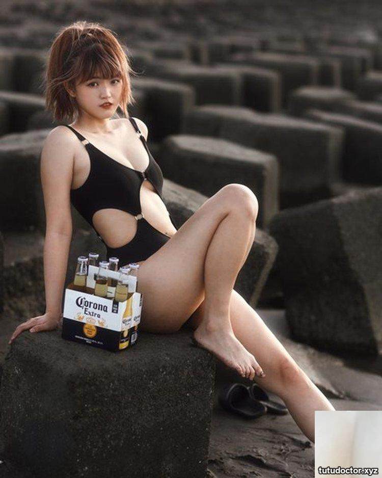 The charming goddess Zhang Yuxin has a tight waistline + a plump · photo 16 of 20