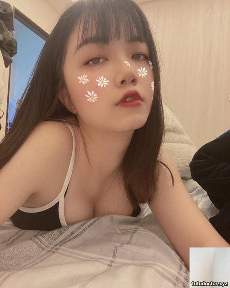 The bold, big-eyed girl Jialin has unlimited release of her · photo 3 of 10