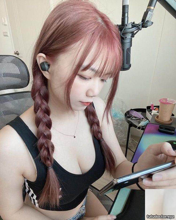 The bold, big-eyed girl Jialin has unlimited release of her · photo 9 of 10