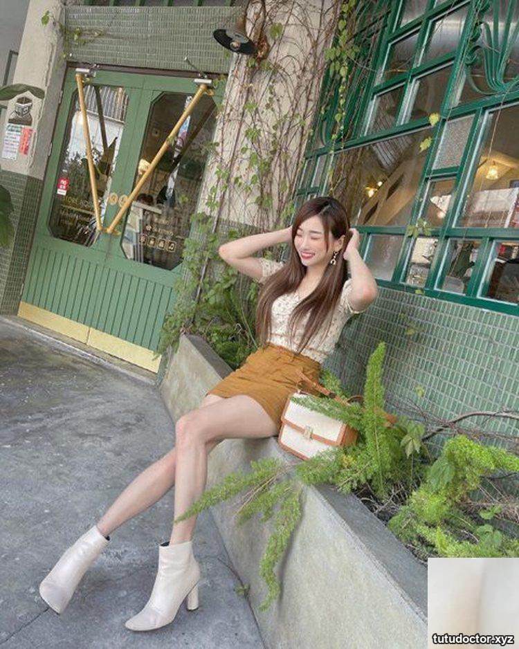 The sweet appearance of the goddess Una combined with the hot · photo 8 of 10