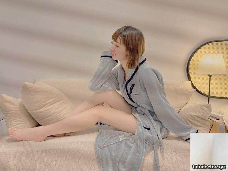 The top goddess Ga Lin has white tender breasts filling the · photo 6 of 10