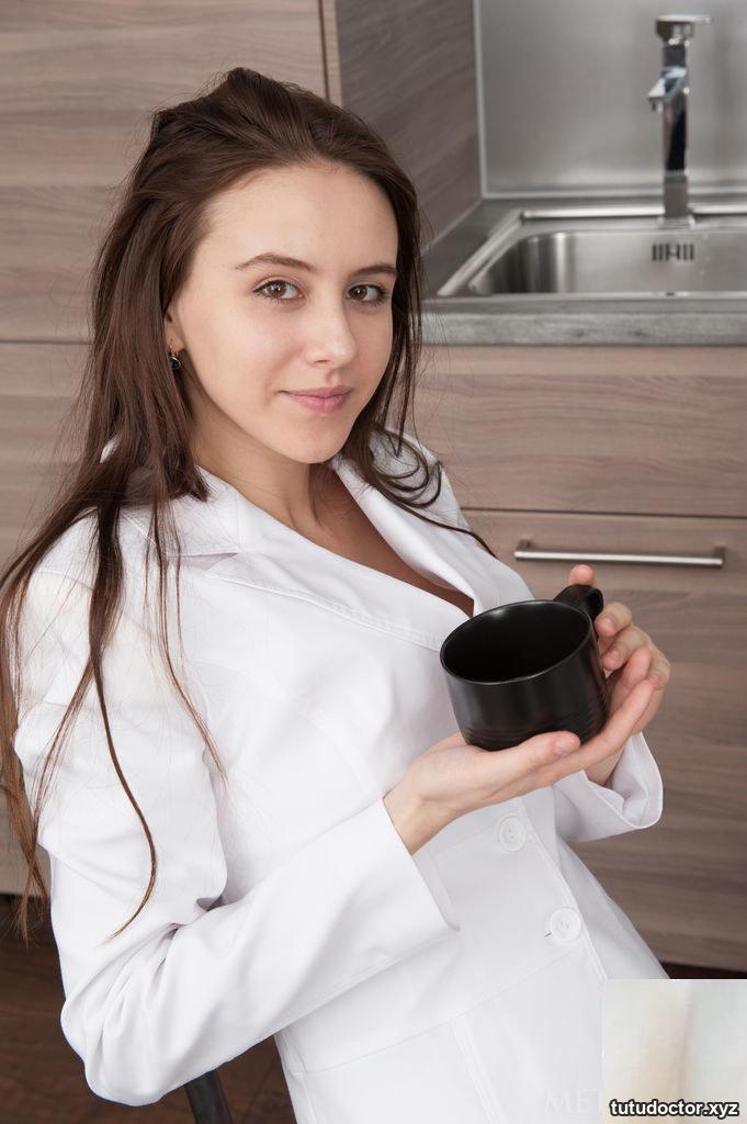 Girls like drinking coffee and reading newspapers, Alisa Amore · photo 7 of 87