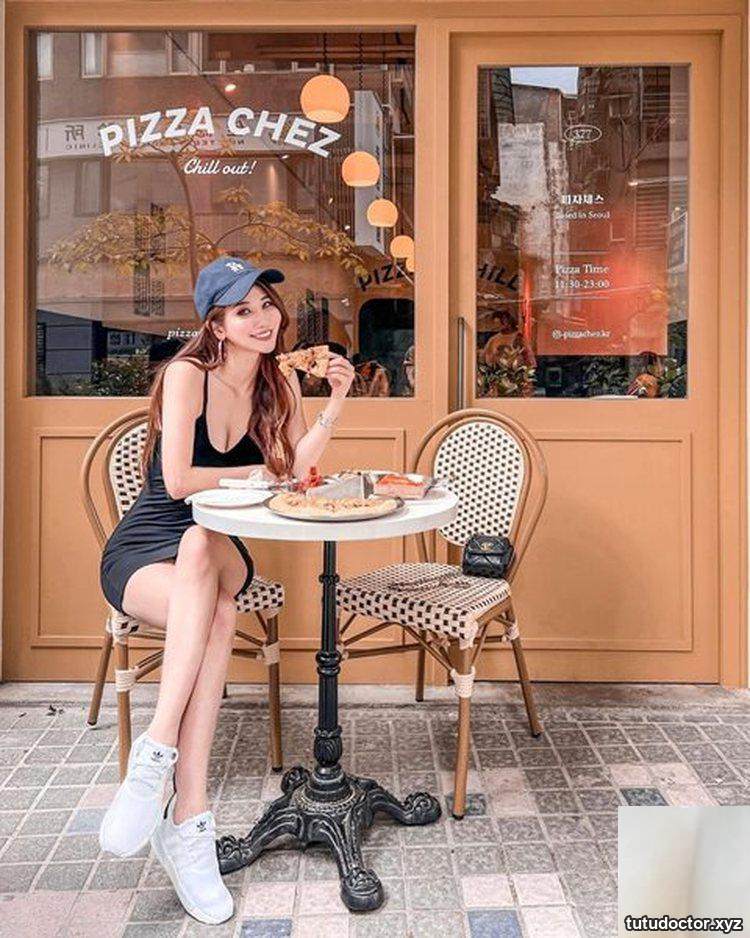 The elegant sister Pei Ti shows off her beautiful breasts and · photo 9 of 10
