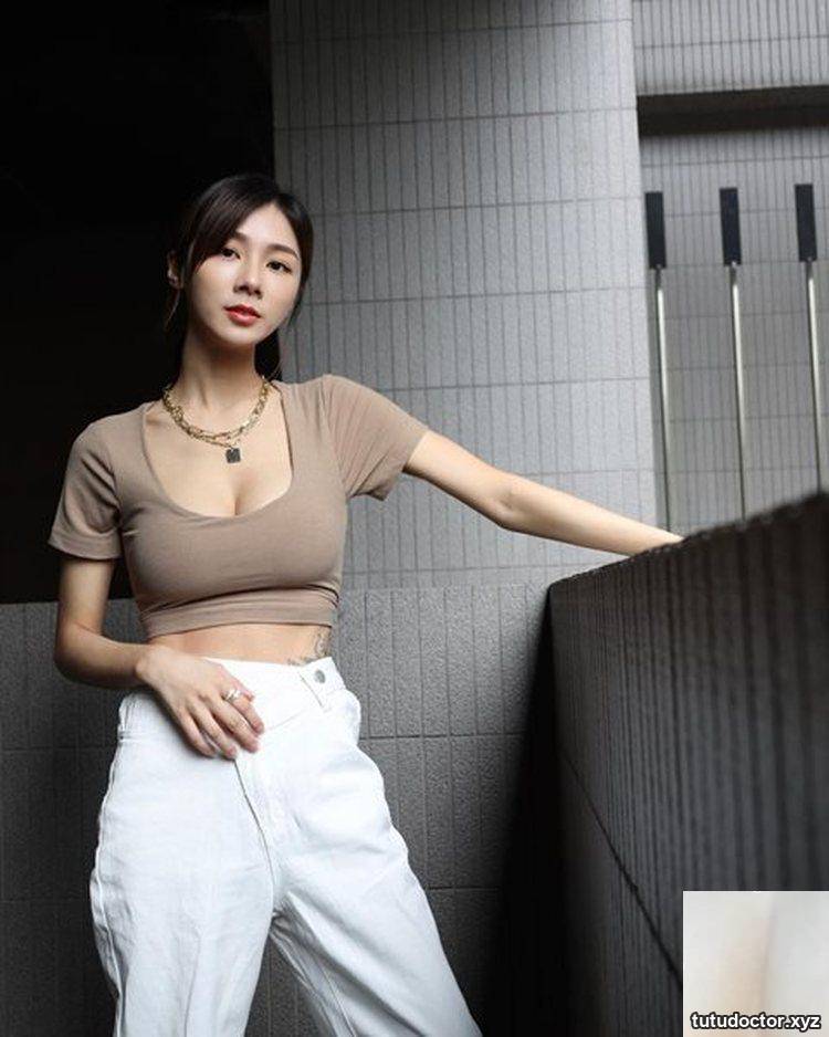 The sweet pretty girl Cao Yuanyuan explodes with deep cleavage · photo 10 of 10