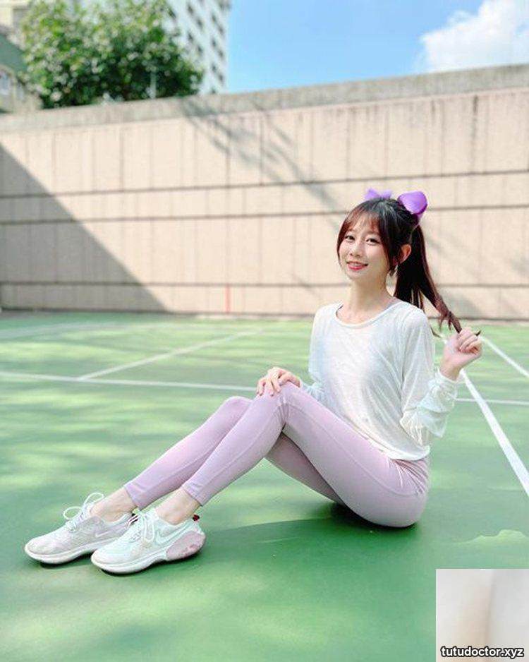 The angel on earth Dolly has a hot figure and excellent buttocks · photo 8 of 11