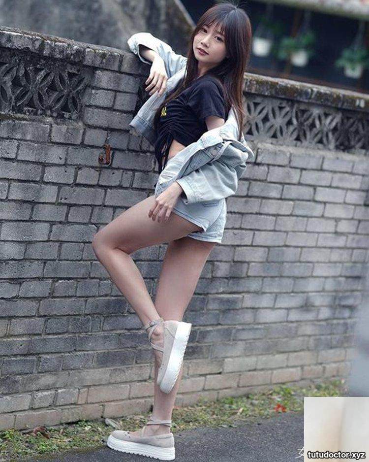 The angel on earth Dolly has a hot figure and excellent buttocks · photo 9 of 11