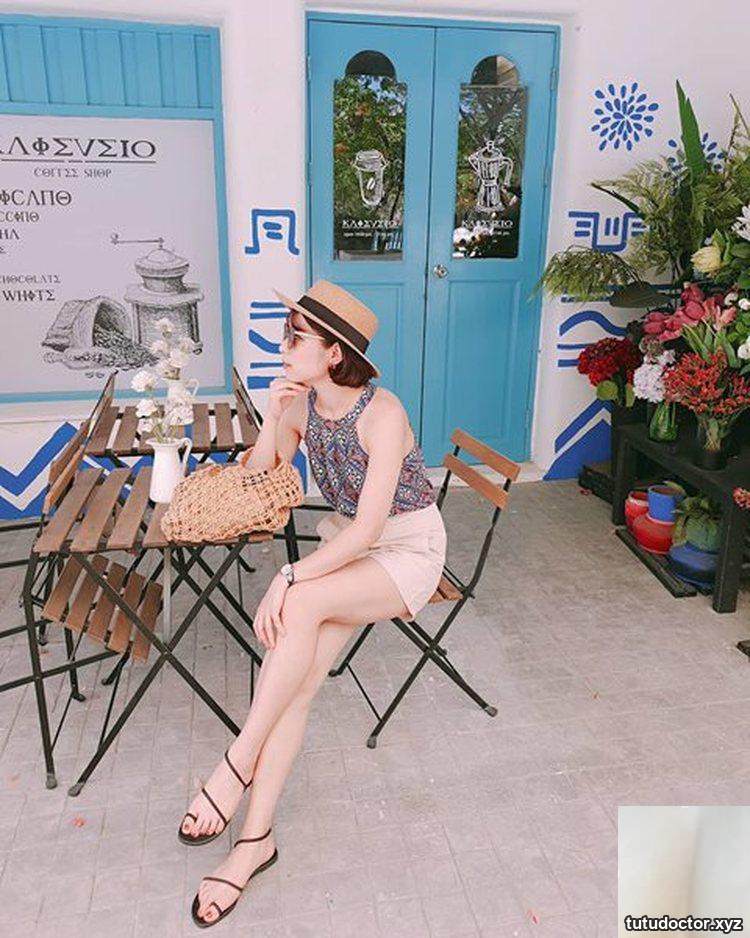 The sweet girl “Grace” smiles so sweetly! The incredibly long legs are simply the best! “Fair and plump” picture is so ecstatic