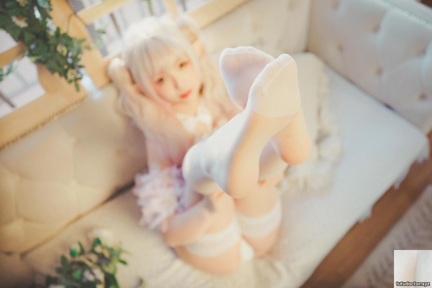 Kamikazaka Mafuyus Blonde Doll is upright and full of charm · photo 17 of 82