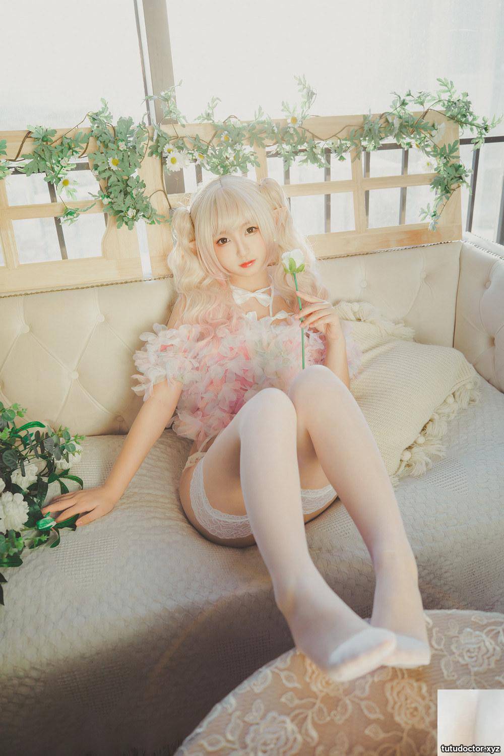 Kamikazaka Mafuyus Blonde Doll is upright and full of charm · photo 31 of 82