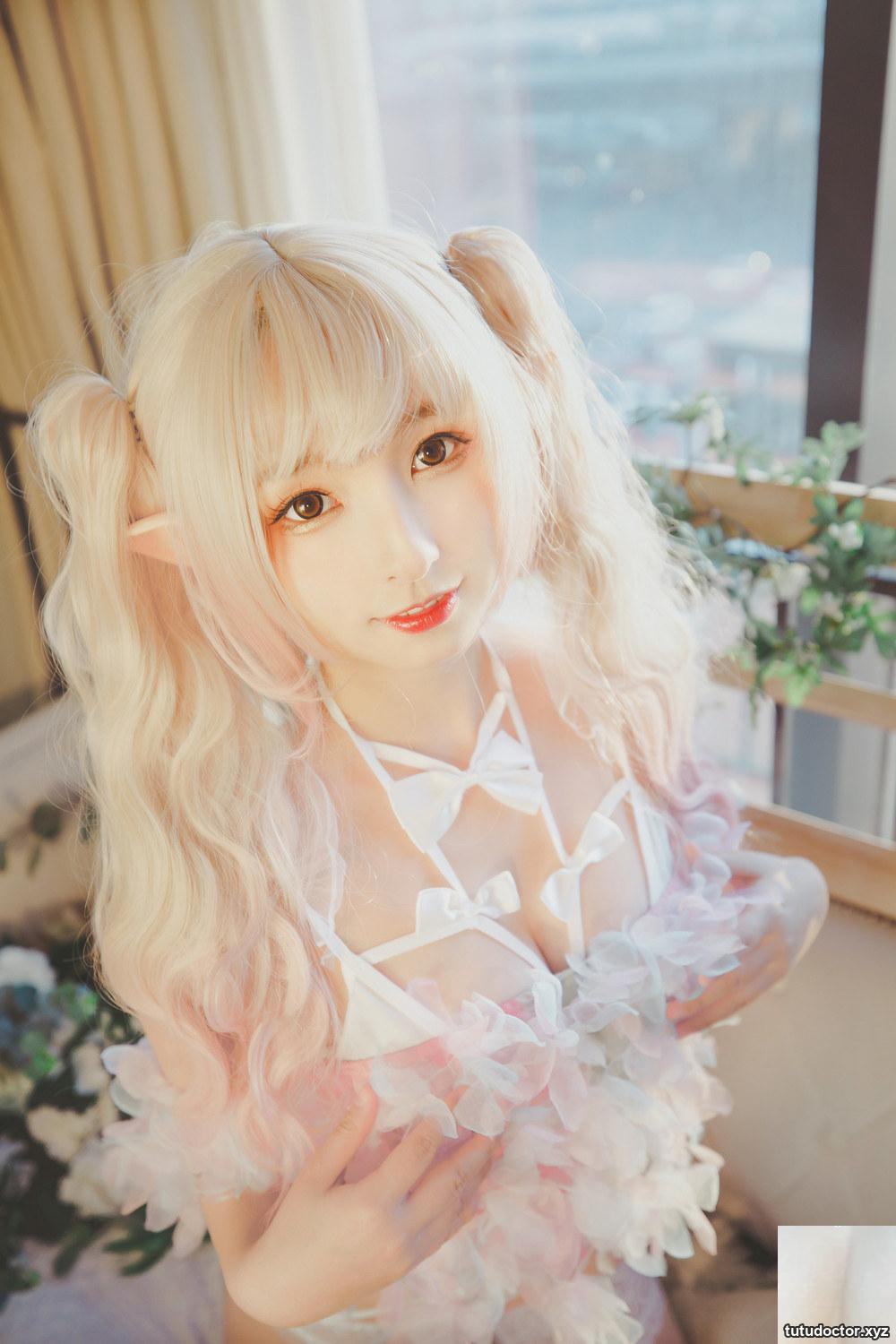 Kamikazaka Mafuyus Blonde Doll is upright and full of charm · photo 74 of 82