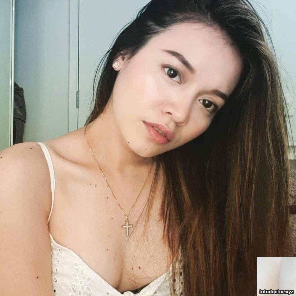 Internet pictures of beautiful women disappearing quickly · photo 8 of 13