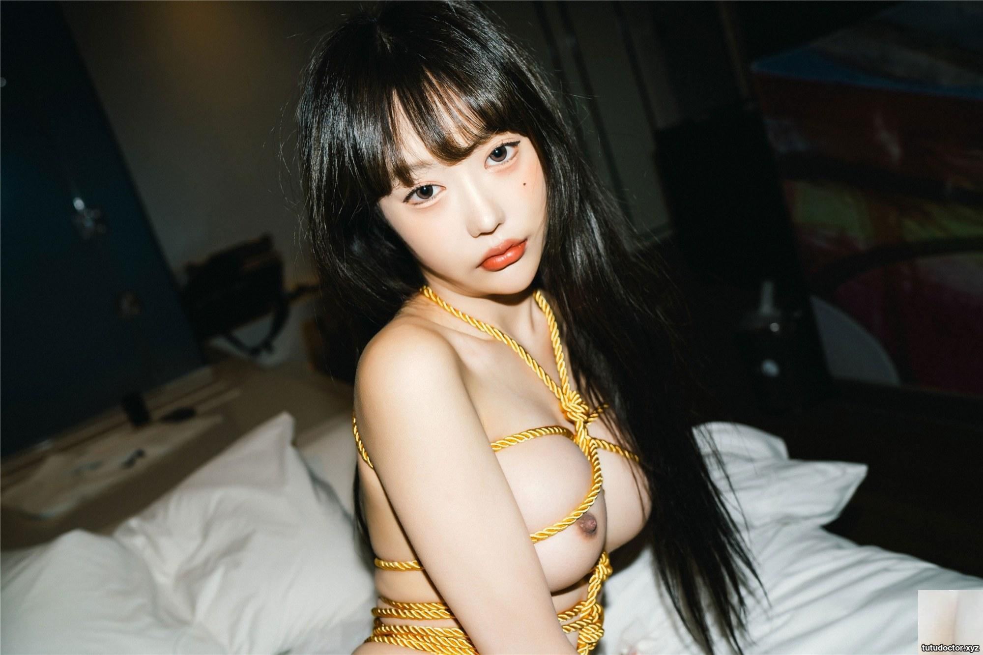 The girl with round and big breasts wants to be at your mercy · photo 11 of 100