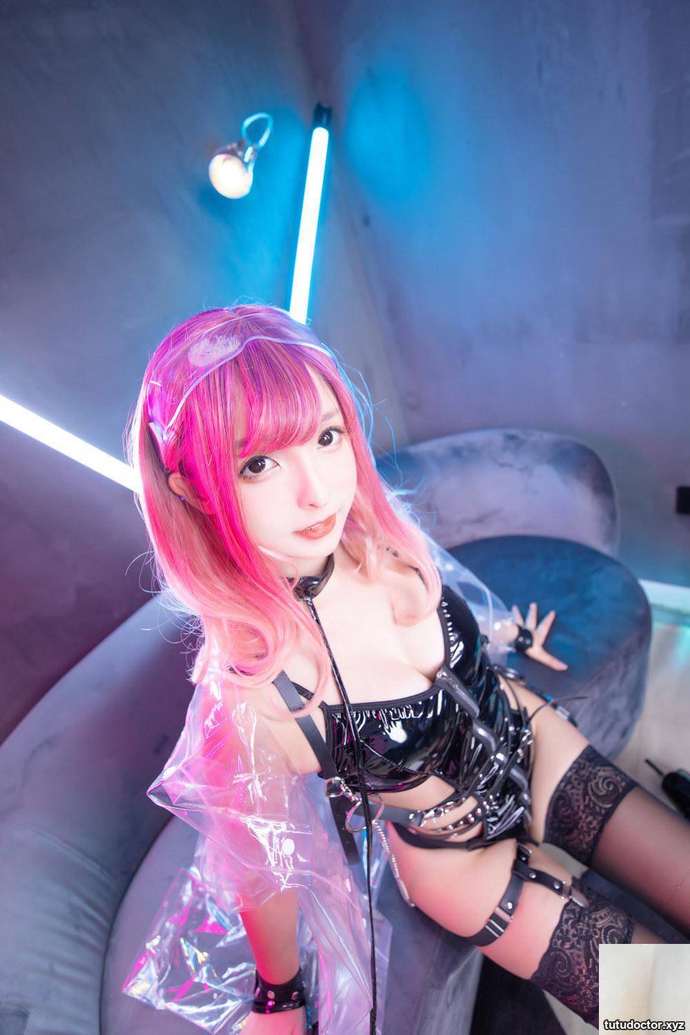 Kagakusaka Mafuyus Black Vest 2 loves to show off her beautiful · photo 8 of 73