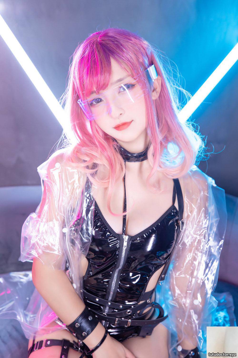 Kagakusaka Mafuyus Black Vest 2 loves to show off her beautiful · photo 37 of 73