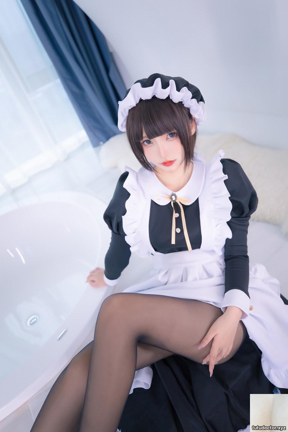 The scene of Kamikazaka Mafuyu actively lifting her skirt in · photo 3 of 74