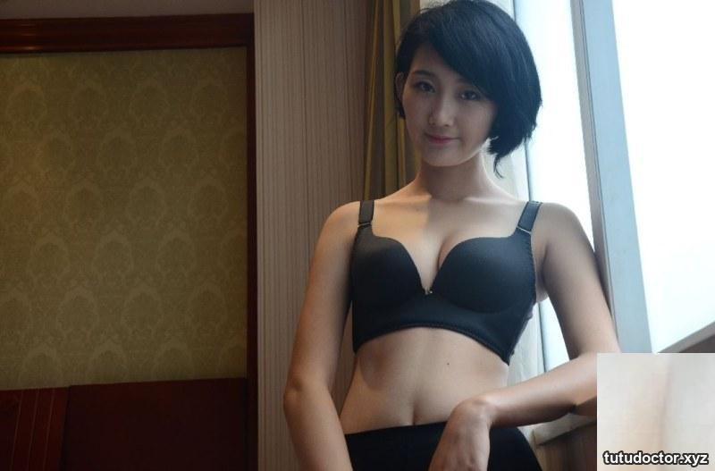 Chinese model Mei Xins unreserved selfie · photo 2 of 49