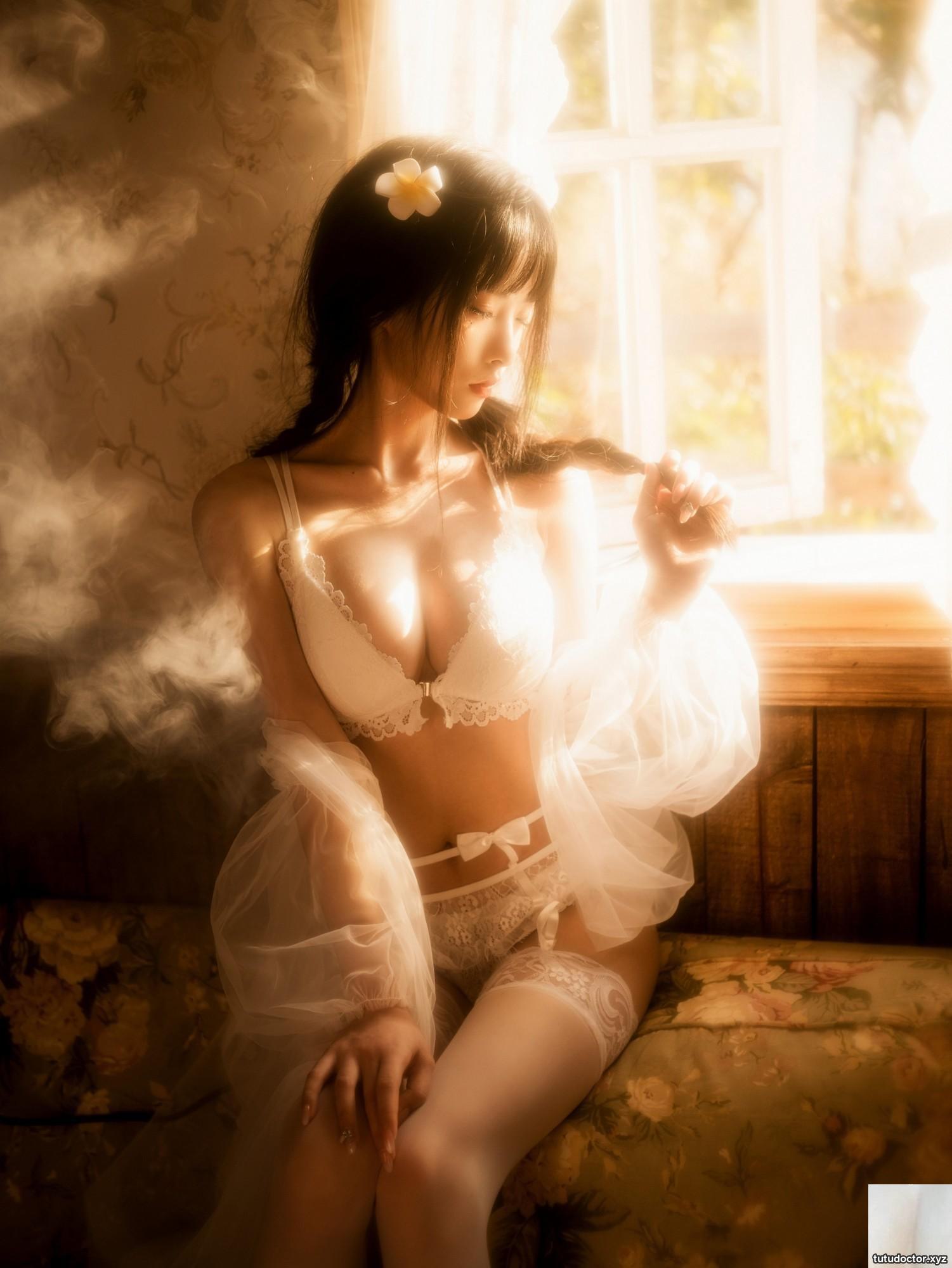 Shimizu Yunos French Underwear shows her confident figure and · photo 11 of 53