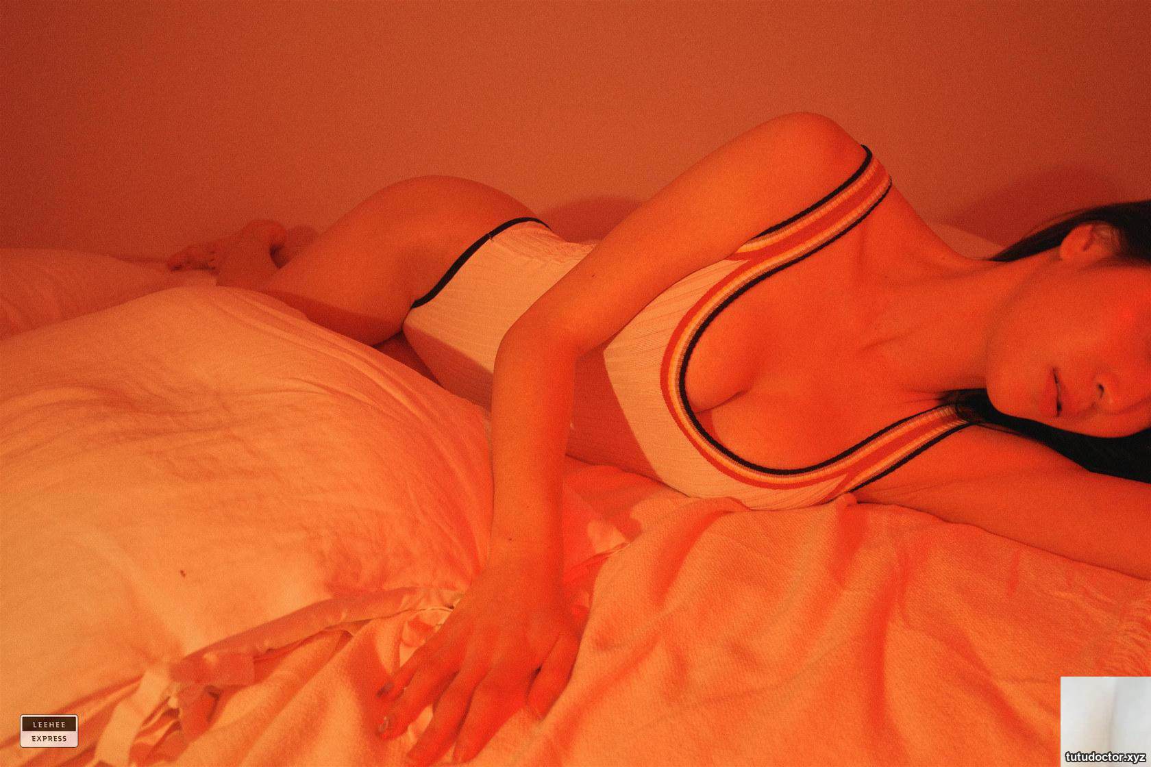 Min.E(민이)s White High-cut Swimsuit is eye-catching and attracts · photo 24 of 51